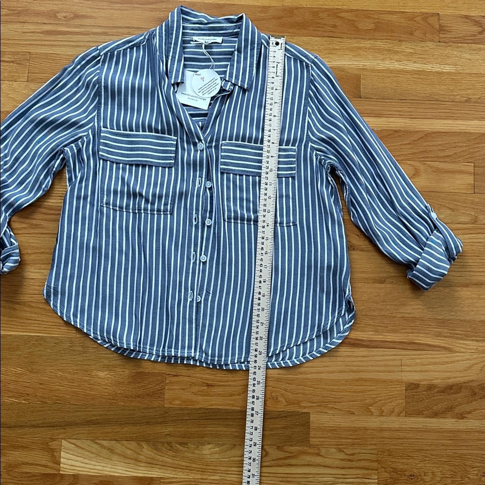 NWT/Beach Lunch Lounge/ Size M button dwn 3 quarter buttoned up sleeve